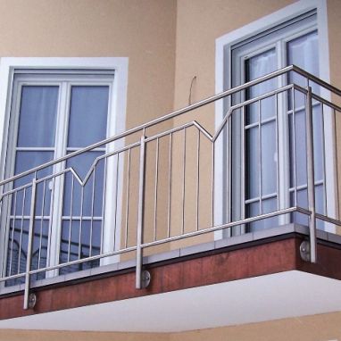 moderner Balkon in Edelstahl